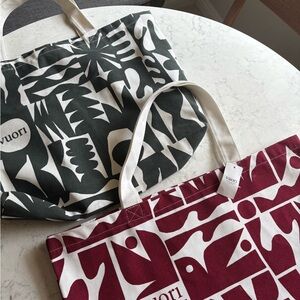 Vuori Black  Graphic Tote Bags